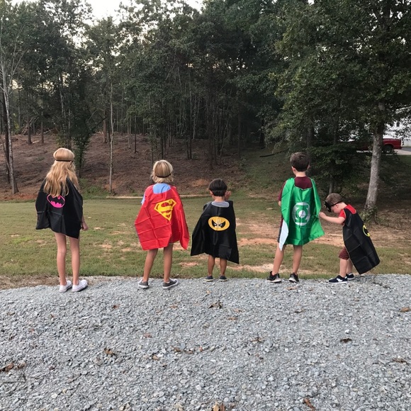 🎁🎉 Justice League Kids Cape/Mask Sets - Picture 2 of 7